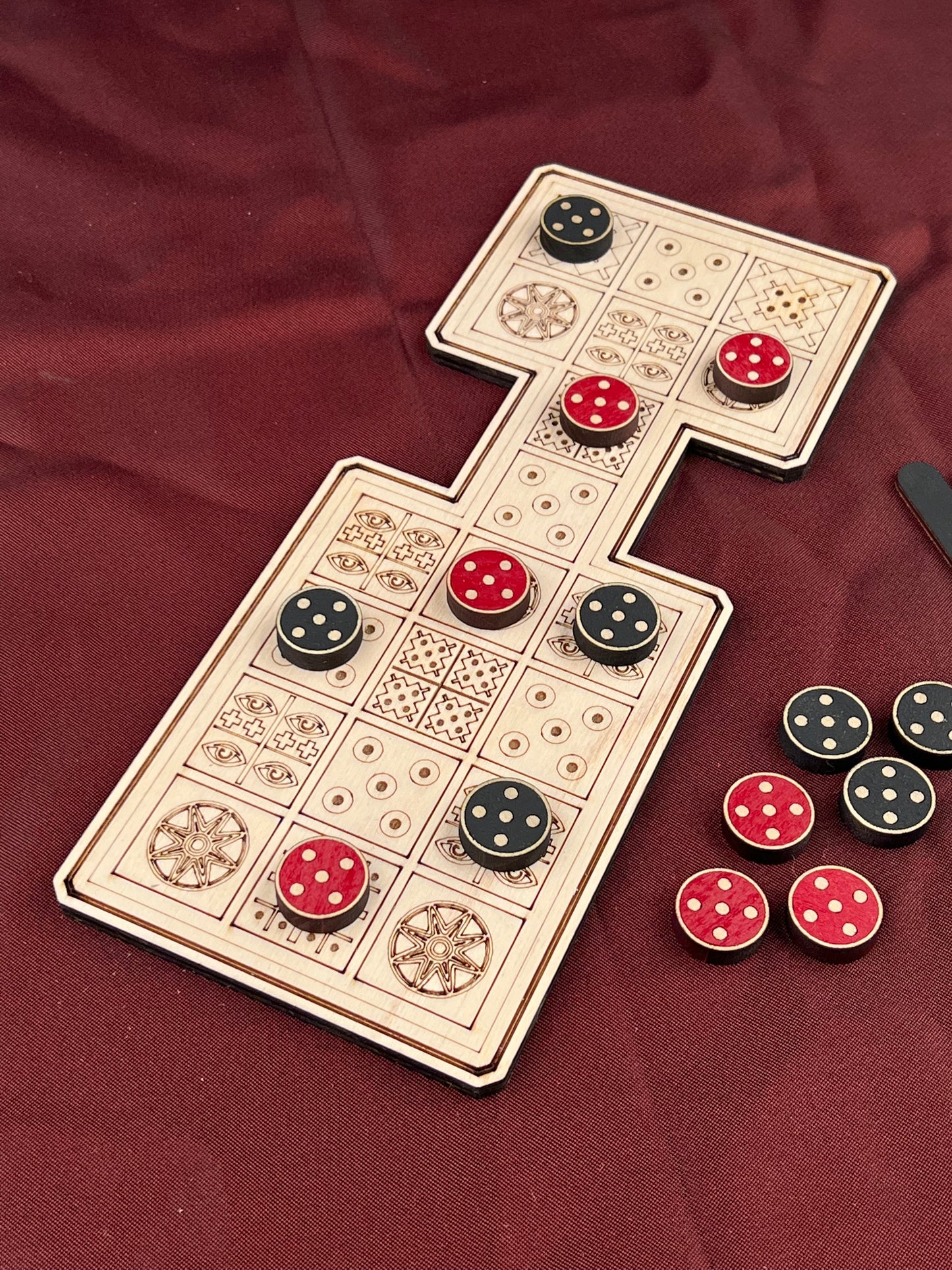 The Ancient Game of UR - A beautiful, Royal Game from Ancient Mesopotamia. Travel Edition.